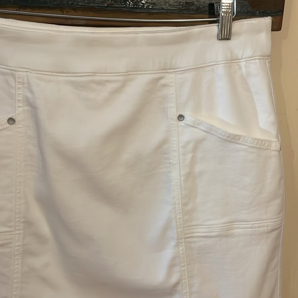 Jag Jeans White Denim Roadtrip Pull On Skort - Picture 6 of 16